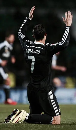 Kneeling Cristiano Ronaldo iPhone