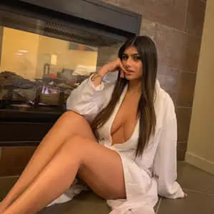 "Mia Khalifa Enjoying Summer"