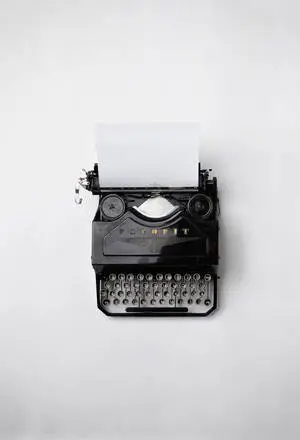Minimal Black And White Fayorit Typewriter